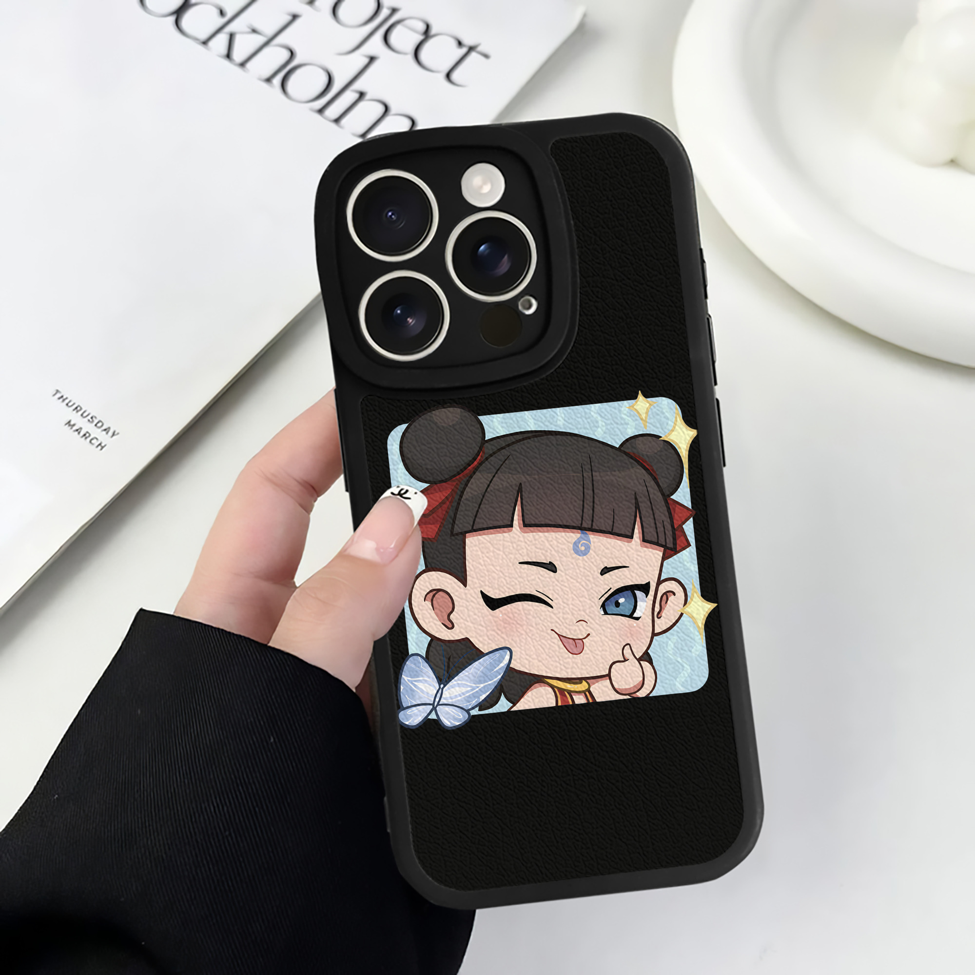 （画像用） Ne Zha 2 ナタ 魔童の大暴れ 【iPhone 16シリーズ対応】シリコンスマホケース（レザー調） 材質：シリコン